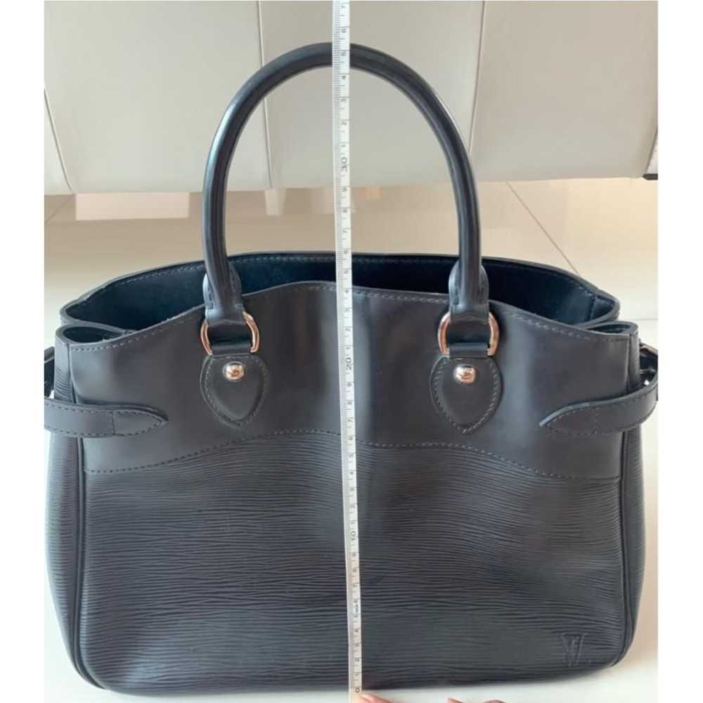 Louis Vuitton Carry it leather tote - image 5