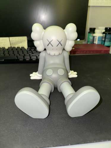 Kaws kaws holiday taipei - Gem
