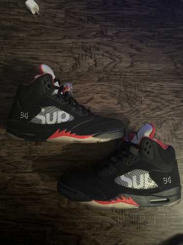 Jordan Brand × Supreme Supreme x Air Jordan 5 Blac
