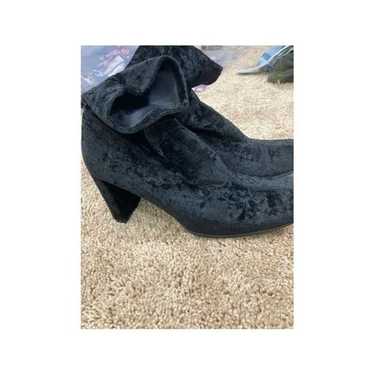 Chinese Laundry NWOT Faux Suede Ankle Booties