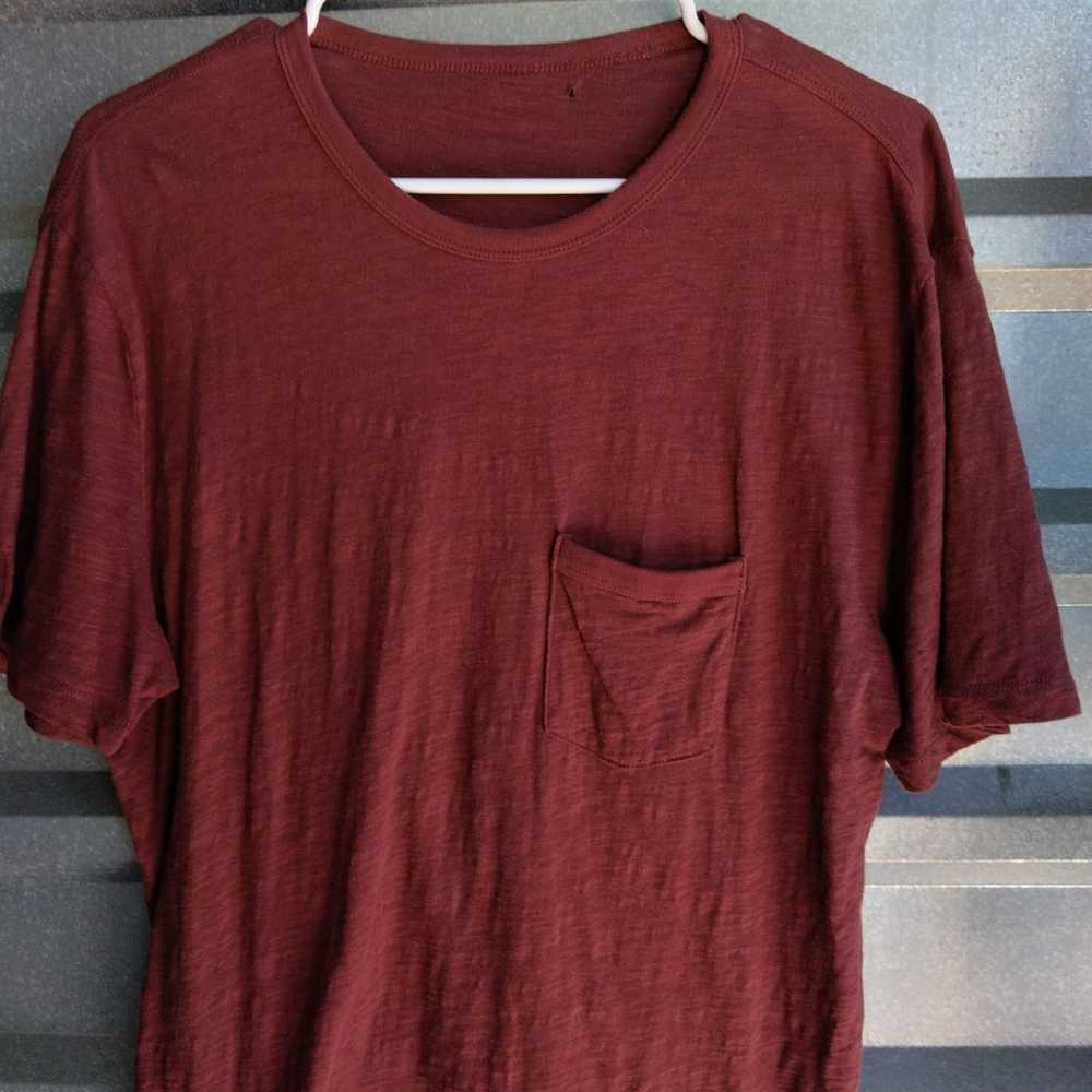 Men's Vuori pocket T-Shirt size medium - image 2