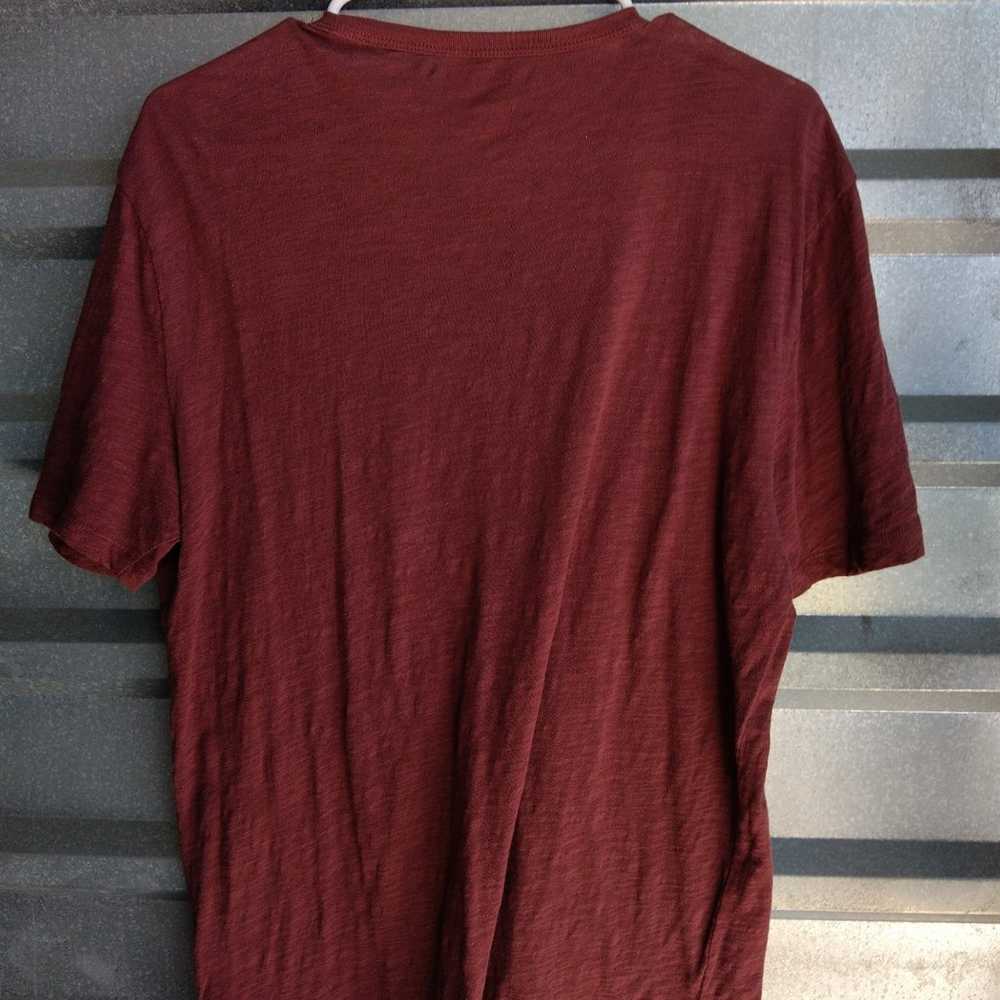Men's Vuori pocket T-Shirt size medium - image 4