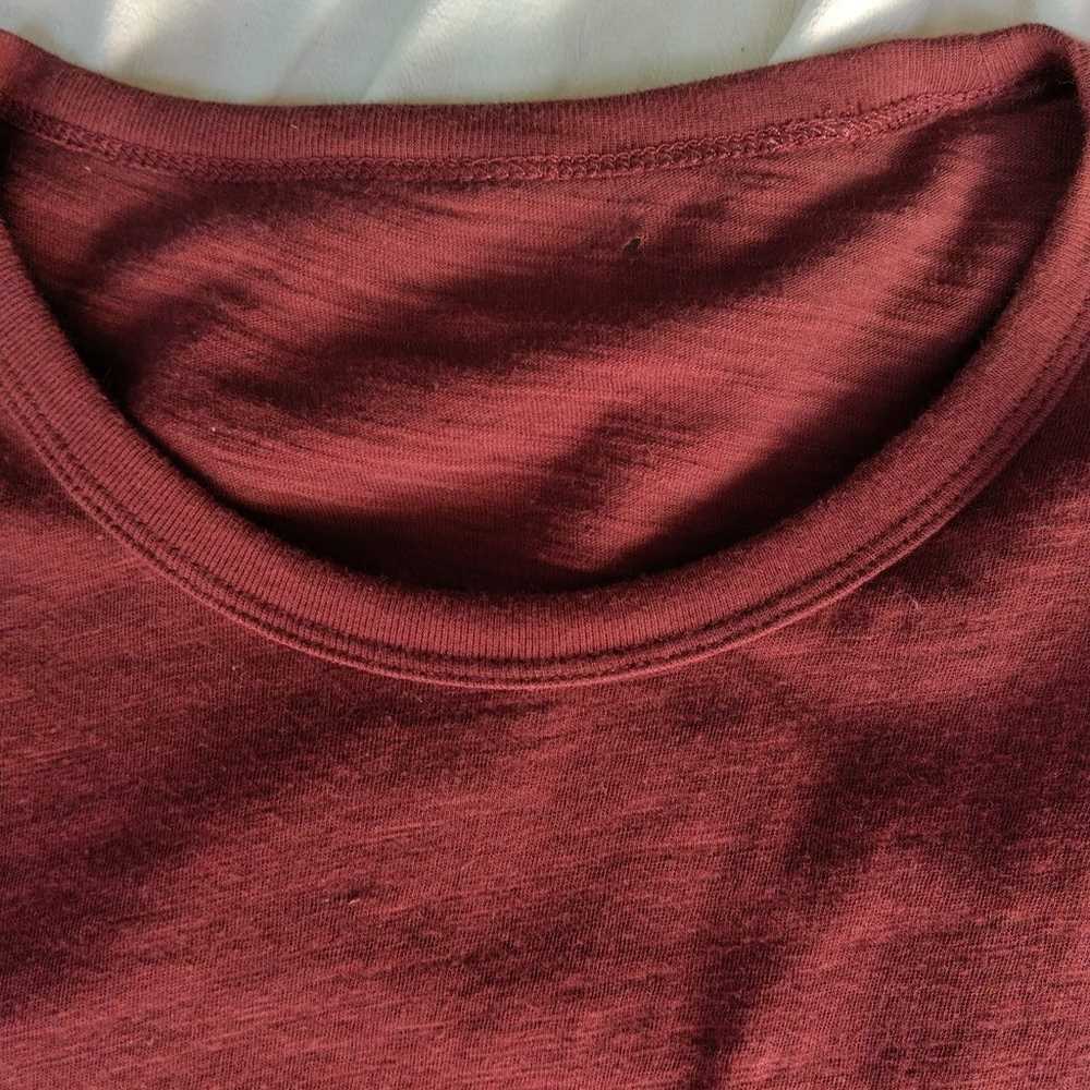 Men's Vuori pocket T-Shirt size medium - image 5