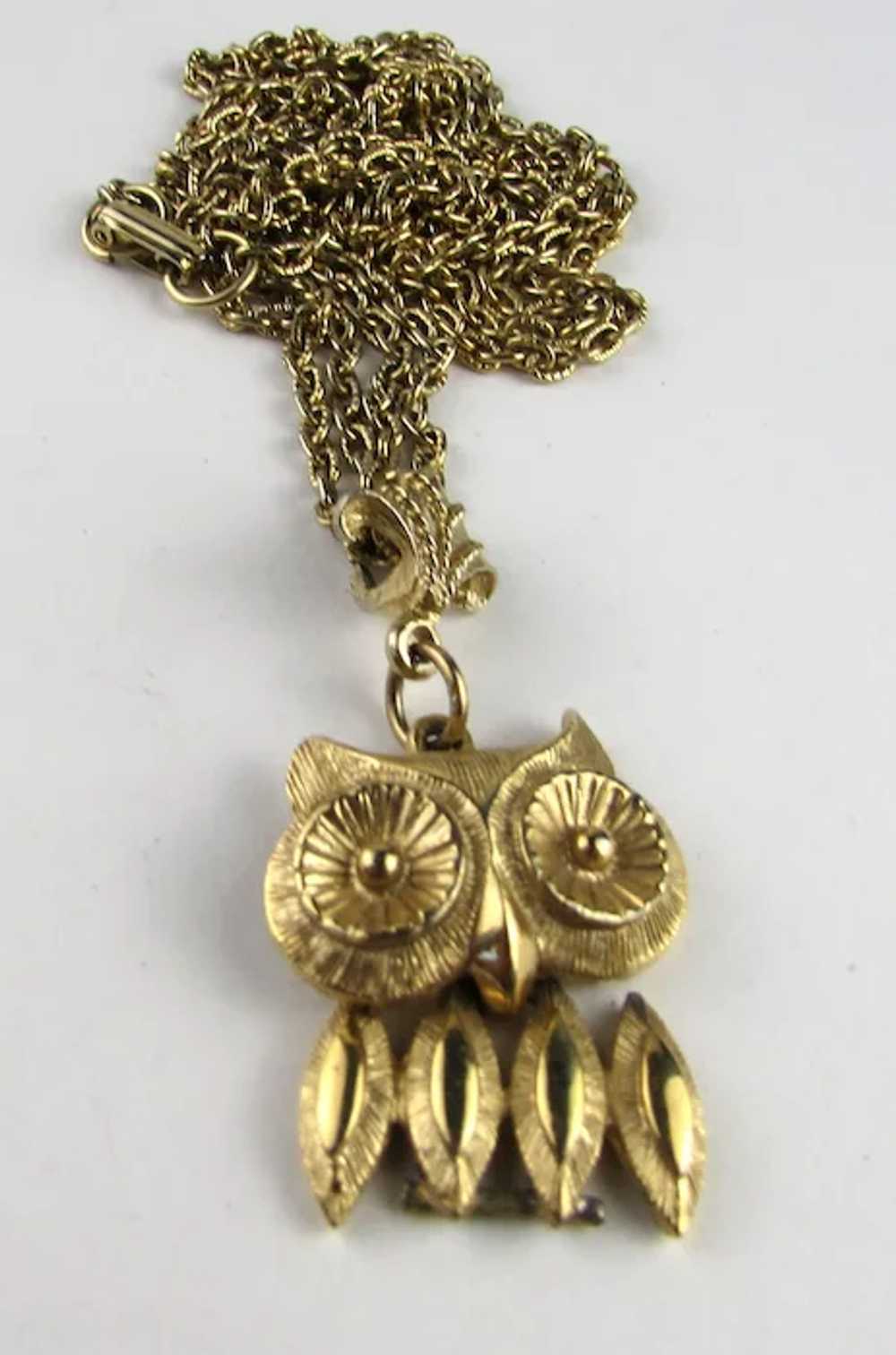 Vintage Avon Gold Tone Owl Pendant on Double Gold… - image 10