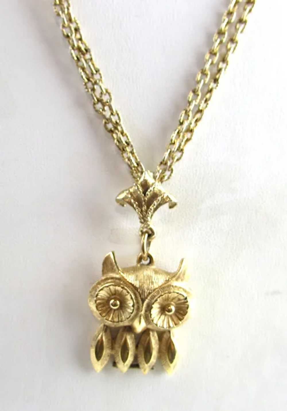 Vintage Avon Gold Tone Owl Pendant on Double Gold… - image 11