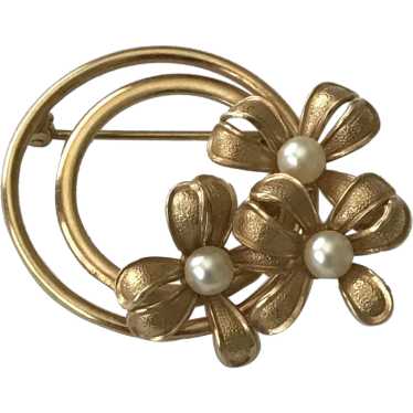 Forstner 10K YG Brooch with Bows and Akoya Pearls