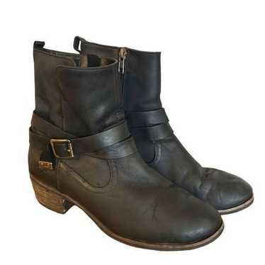 Ugg black leather western style heeled booties 8
