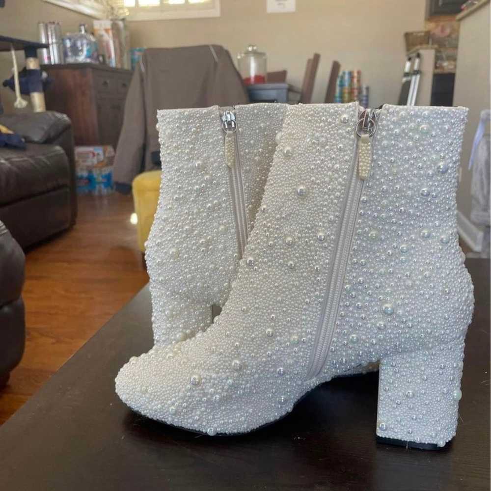 Pearl white ankle boots - image 5