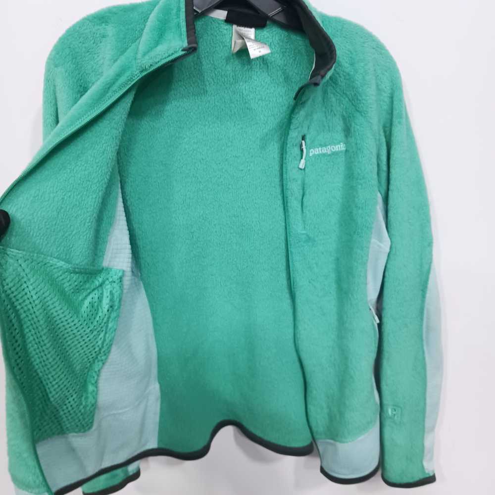 Patagonia Women's Green Sweater Jacket Size Medium - image 3