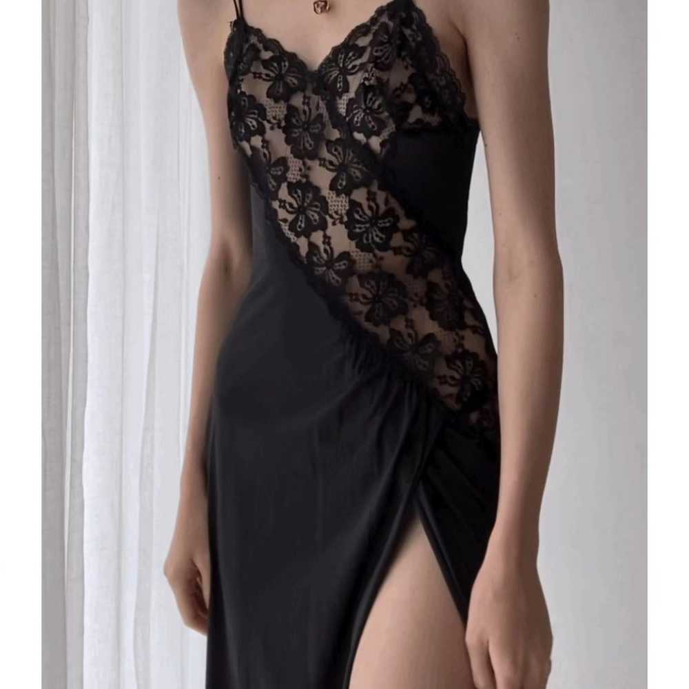 Lace panel gown - image 4