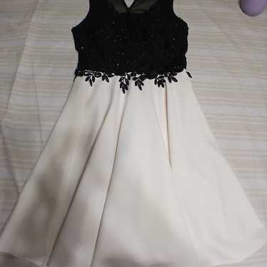 Short black and white floral designed homecoming,… - image 1