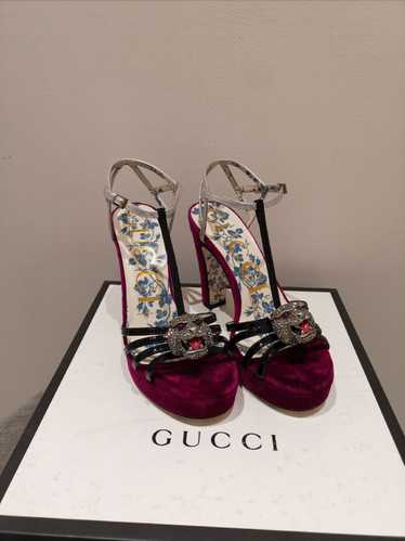 Gucci Runway tiger head velvet heels