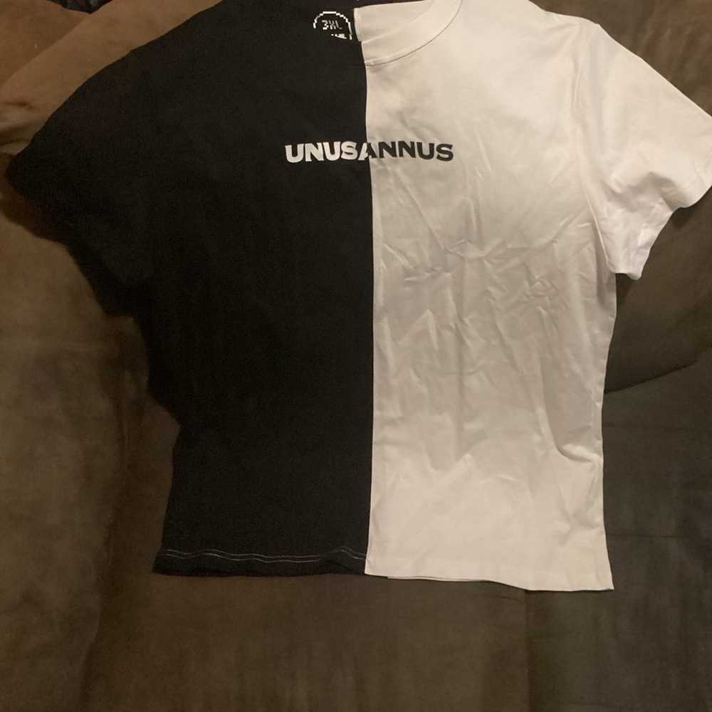 Unnus Annus Split Half Black White Tshirt 3XL Aut… - image 1