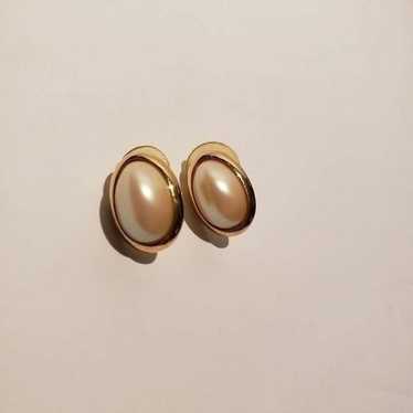 Vintage Richelieu Oval Faux Pearl on Gold Pierced 