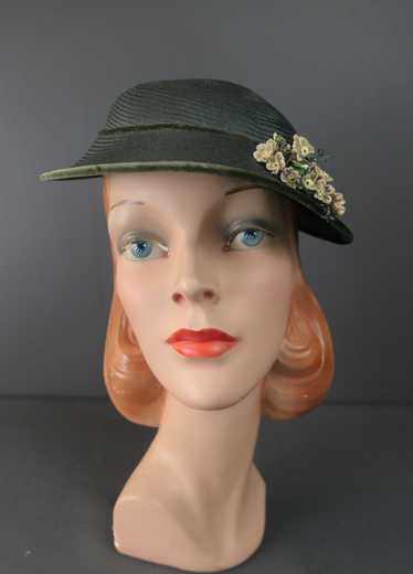 Vintage 1930s Dark Green Straw Hat with Velvet & T