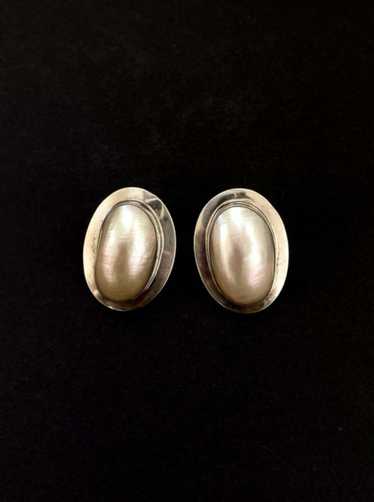 Vintage 80s Sterling Mabe Pearl Earrings - image 1