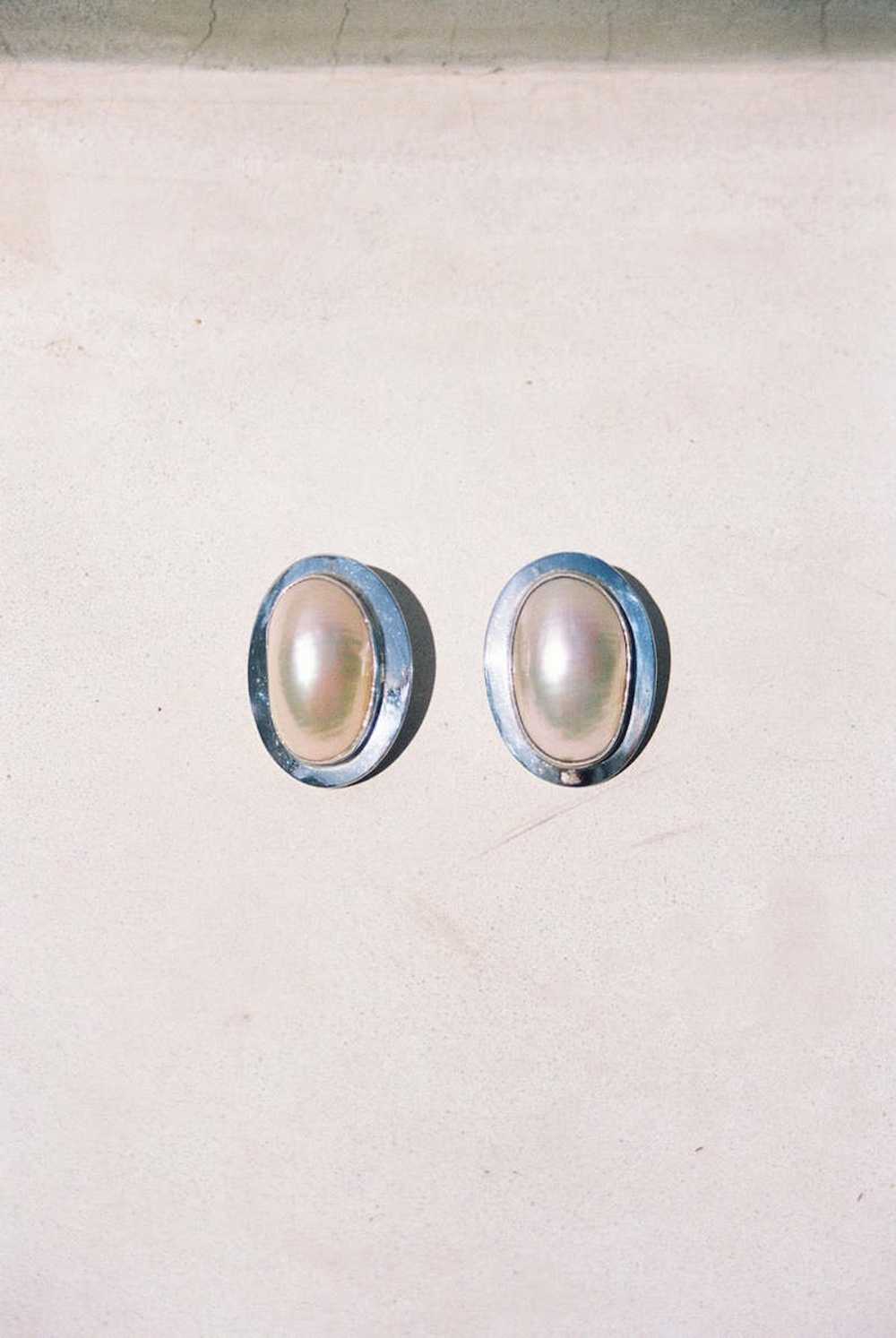 Vintage 80s Sterling Mabe Pearl Earrings - image 3