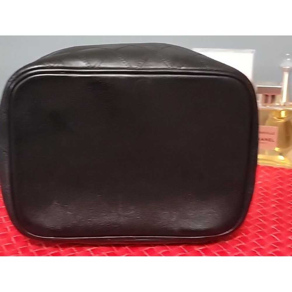 Chanel Leather vanity case - image 9