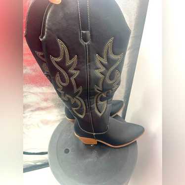 Woman's Brand New cowboy Boots size 7