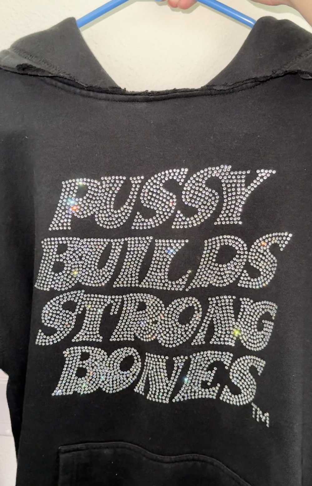 LaRopa × Streetwear PUSSY BUILDS STRONG BONES RHI… - image 2