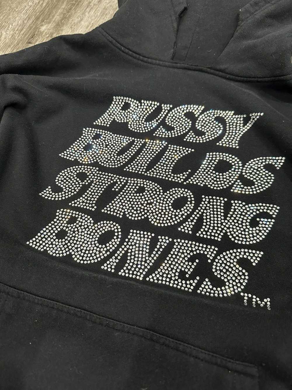 LaRopa × Streetwear PUSSY BUILDS STRONG BONES RHI… - image 3