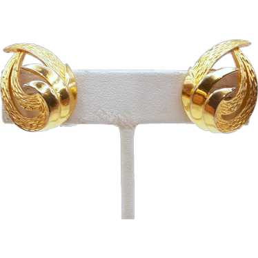 Vntg Crown Trifari Gold Tone Flames Earrings - image 1