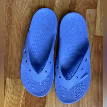 Crocs flip flop style purple shoes W6 M4