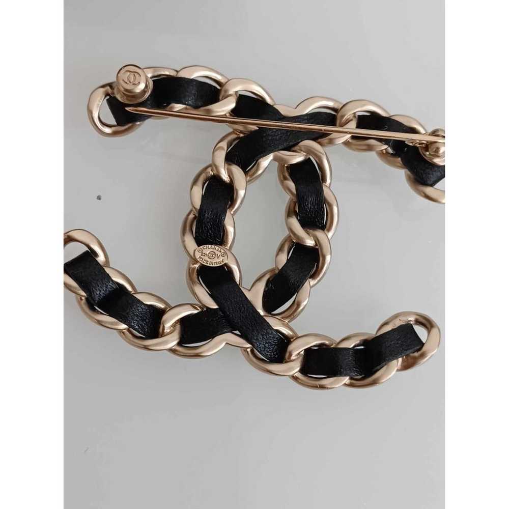 Chanel Cc leather pin & brooche - image 3