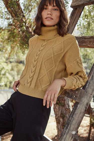VETTA The Cropped Cable Knit Sweater