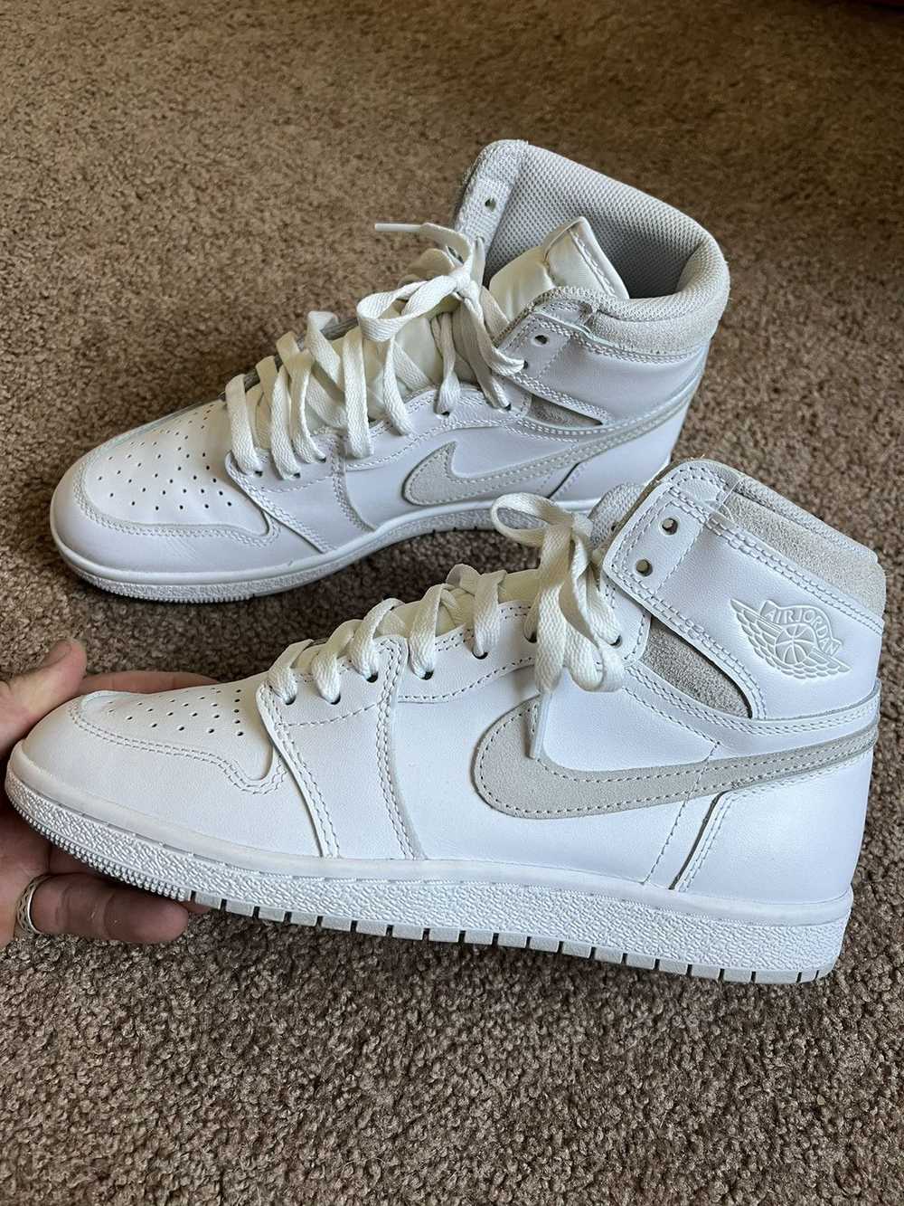 Nike JORDAN 1 RETRO HIGH '85 OG 'NEUTRAL GREY' - image 2