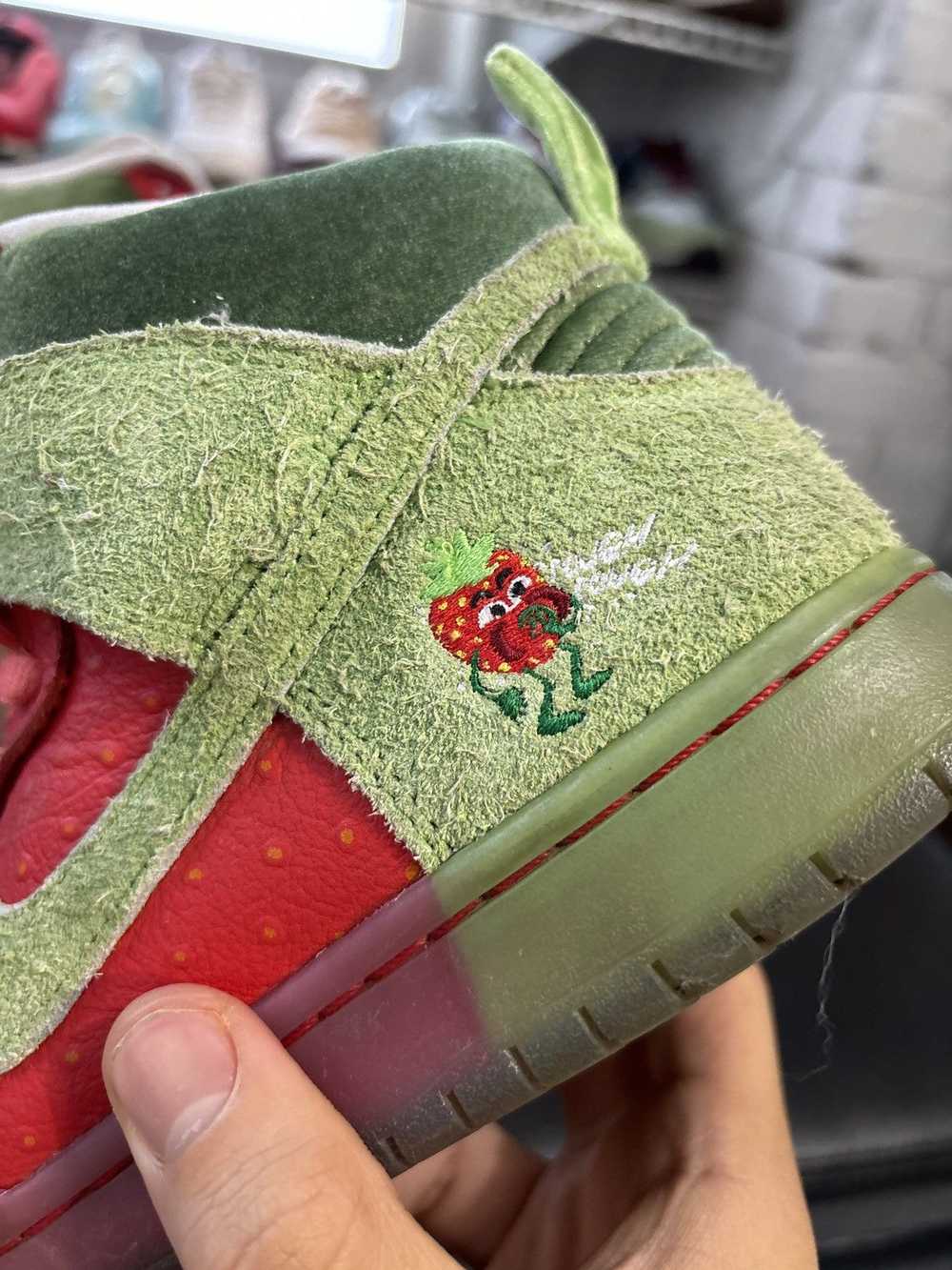 Nike Nike Dunk SB High “Strawberry Cough”2019 - image 4