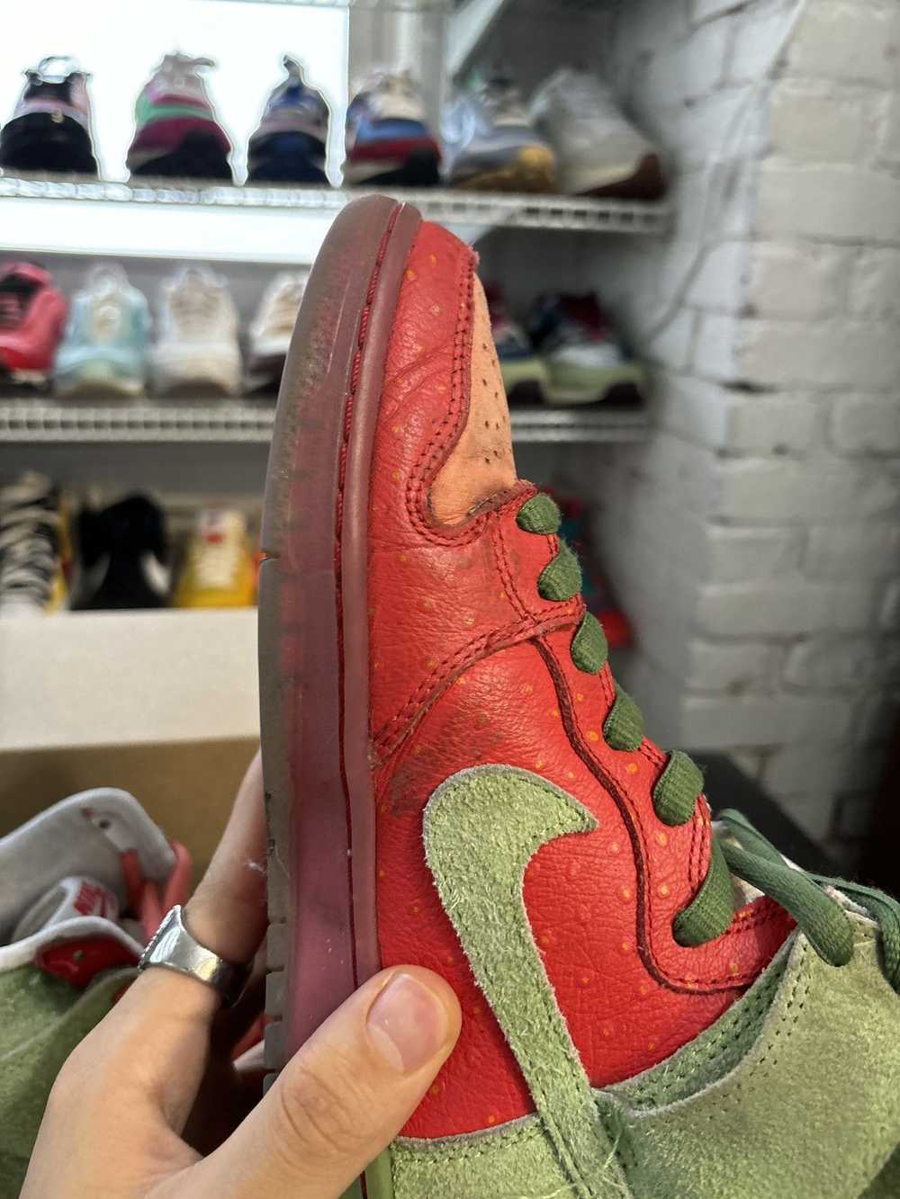 Nike Nike Dunk SB High “Strawberry Cough”2019 - image 6