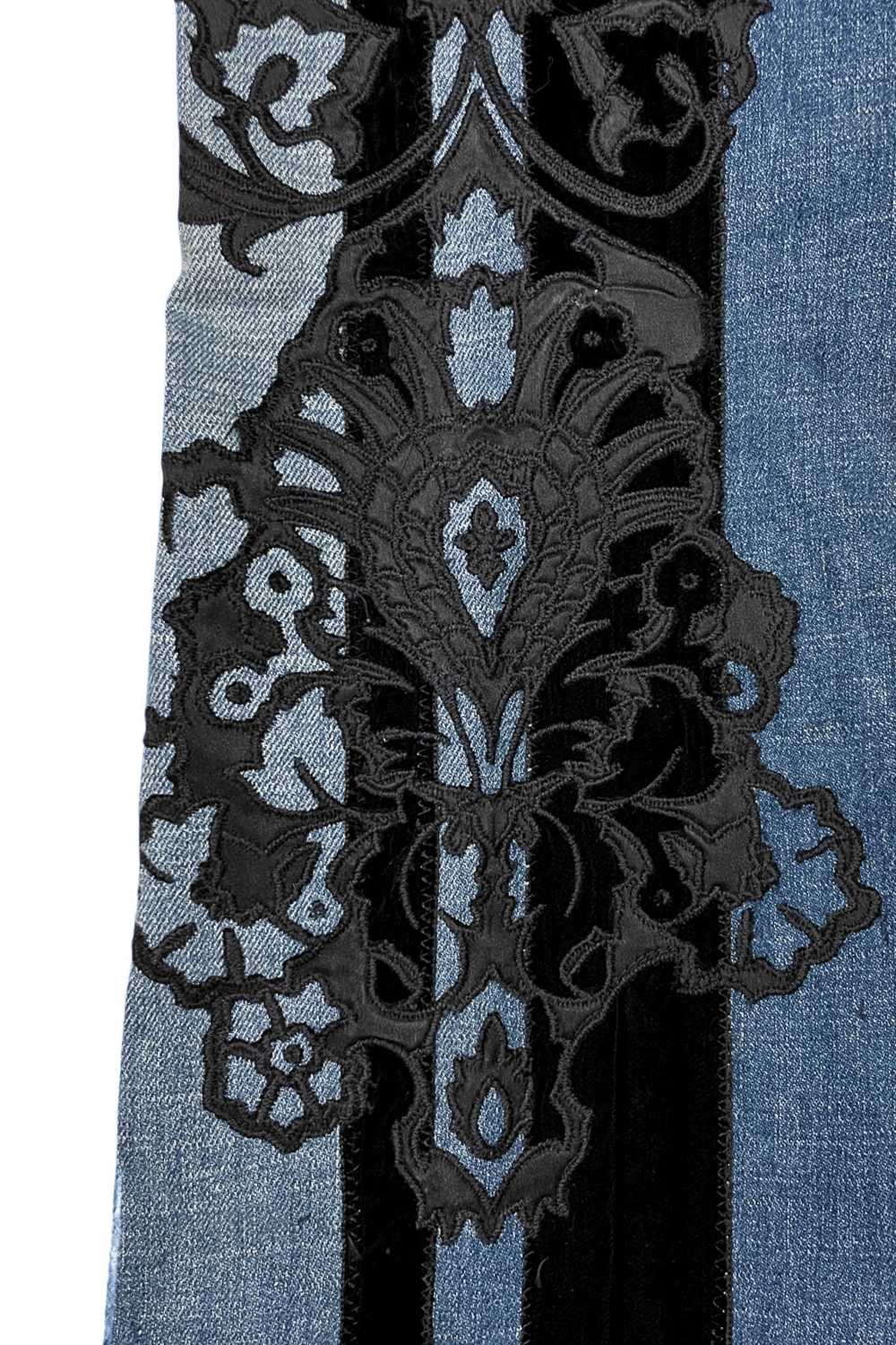 ROBERTO CAVALLI DENIM JEANS W BLACK VELVET APPLIQ… - image 4