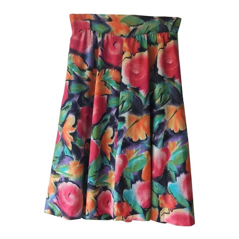 Long flowing skirt with a very summery pattern - image 1