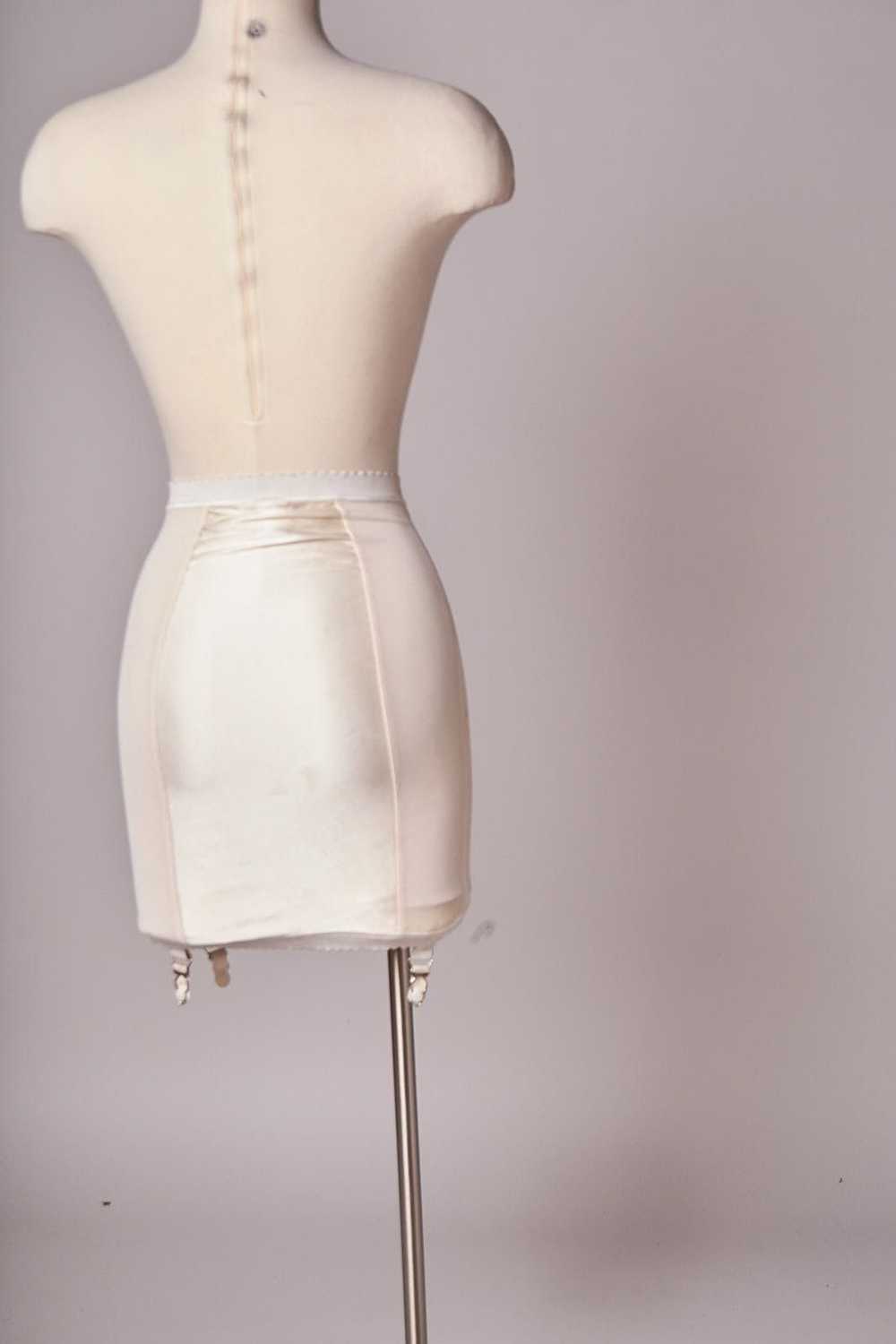 Vintage Vintage 1950s Girdle with Garter Clips - image 5