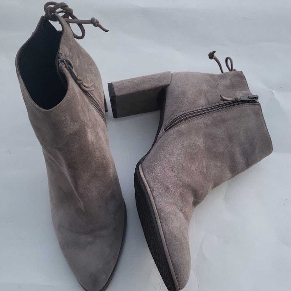 Stuart Weitzman women's ankle boots taupe size 7.5 - image 12