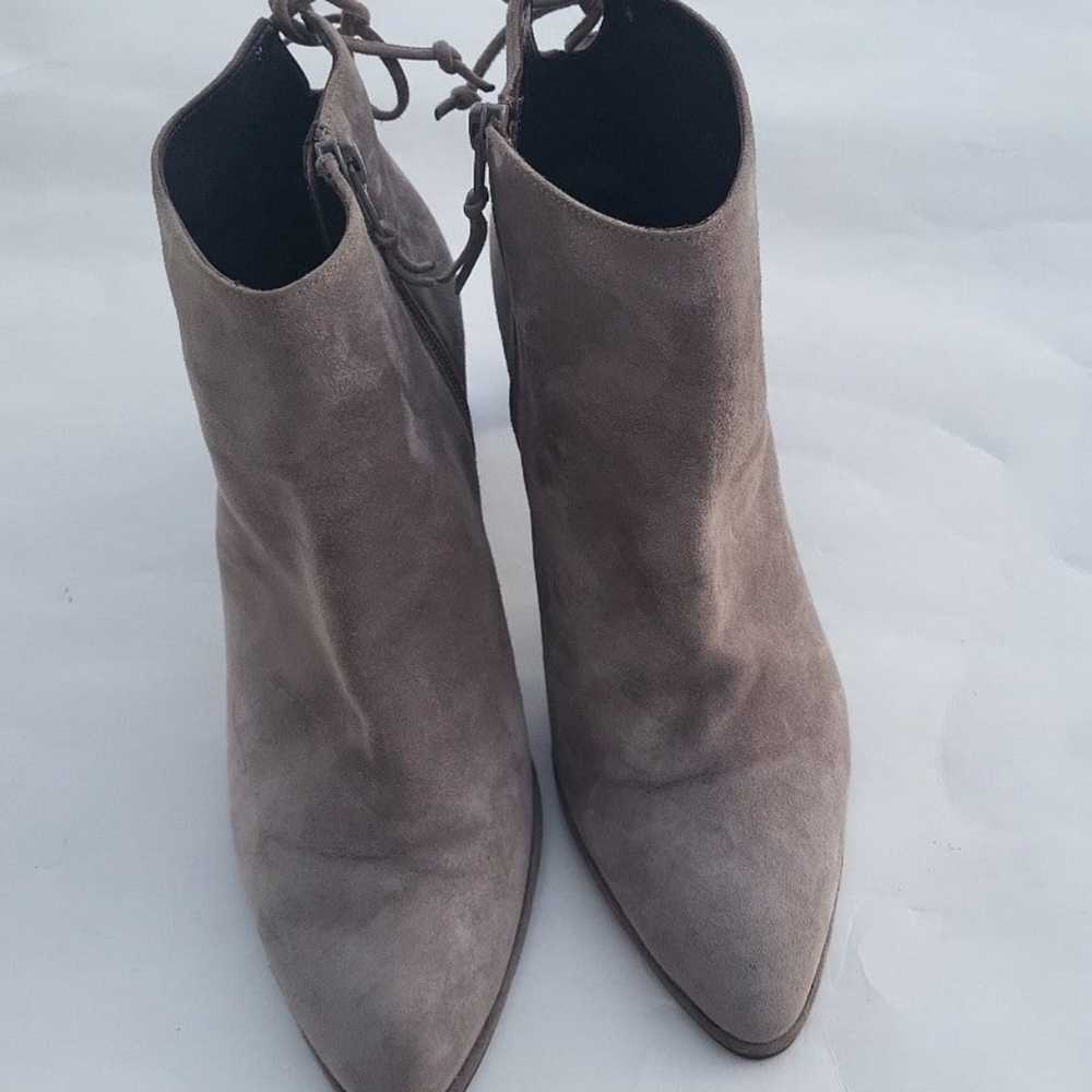 Stuart Weitzman women's ankle boots taupe size 7.5 - image 4