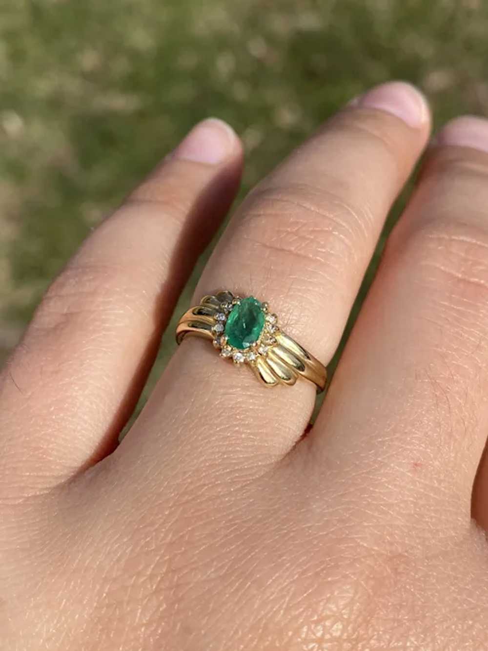 Vintage Natural Emerald Ring in Yellow Gold with … - image 9