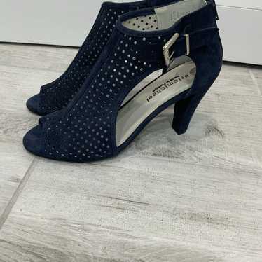 Eric Michael Women’s 10.5 Blue Suede Perforated Op