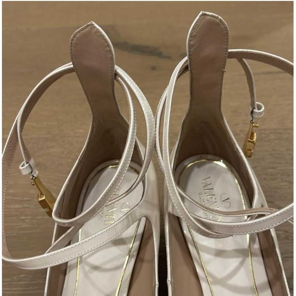 Valentino Garavani Tan-go patent leather heels - image 5