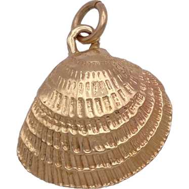 Clam Shell Vintage Charm 14K Gold Three-Dimensiona