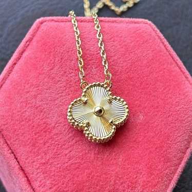 Gold line clover necklace - four leaf vintage