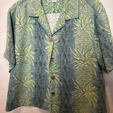 Vintage Tommy Bahama Ladies Button Up