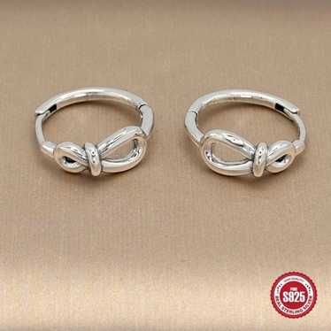 NWT S925 Sterling Silver Stamped Infinity Knot Hug