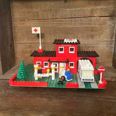 LEGO Legoland Hospital 555 - 98% Complete PLEASE … - image 1