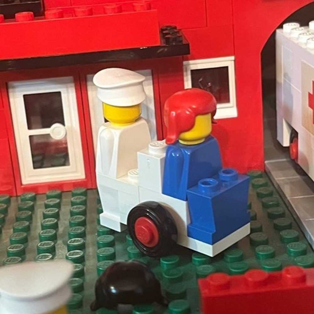 LEGO Legoland Hospital 555 - 98% Complete PLEASE … - image 4