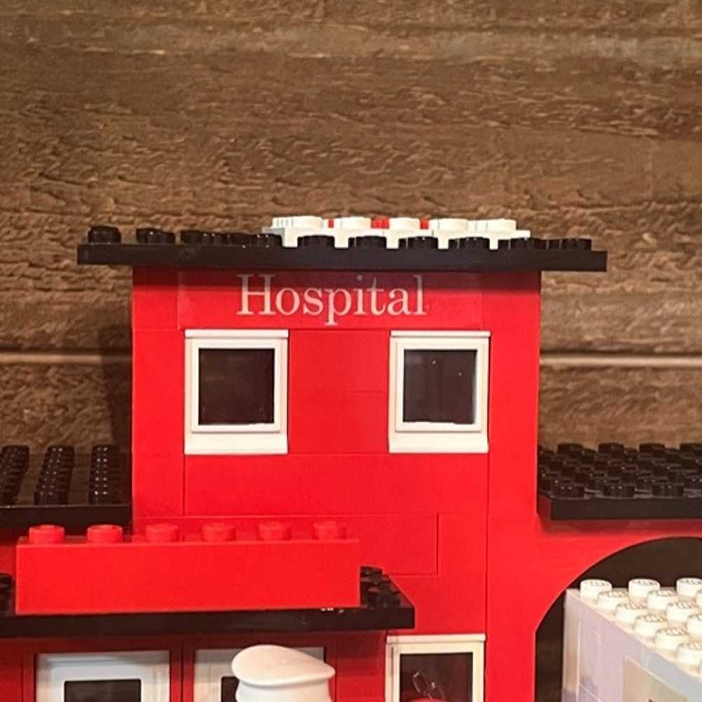 LEGO Legoland Hospital 555 - 98% Complete PLEASE … - image 6