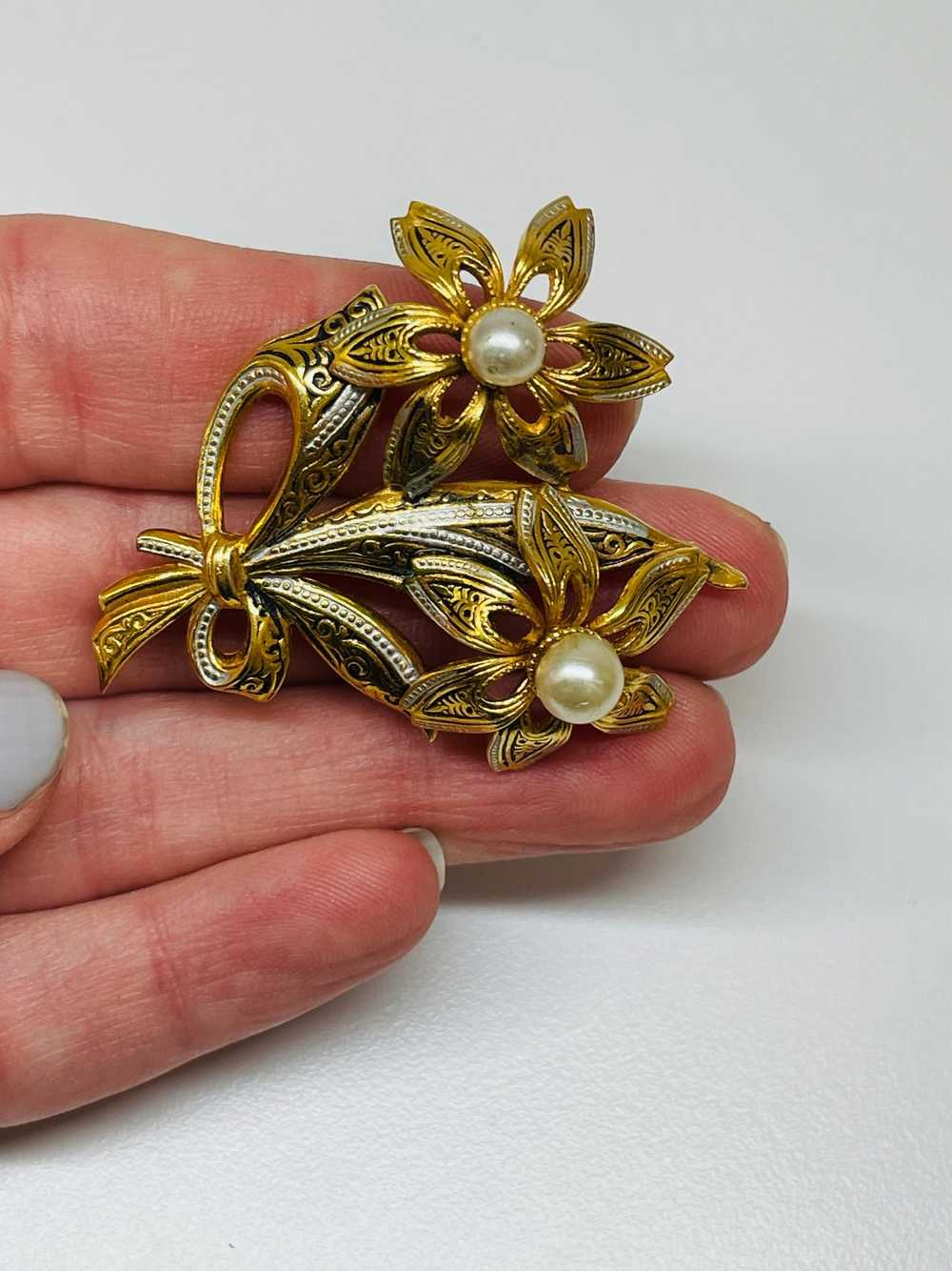 Damascene Double Flower Pearls Brooch - image 4