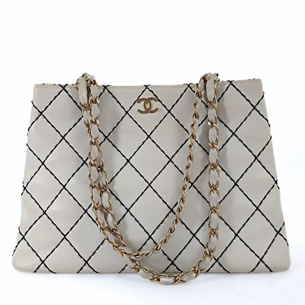 Chanel Chanel quilted Shopper shoulder bag in whi… - image 1