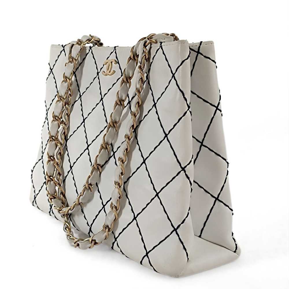 Chanel Chanel quilted Shopper shoulder bag in whi… - image 2